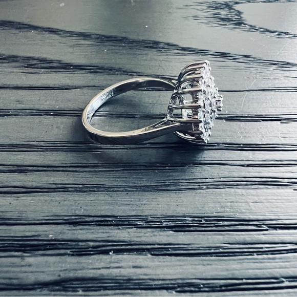 Stunning Lotus Seed Shaped Zirconia Flowered 925 Silver Plated Ring Size 10 - Picture 7 of 9